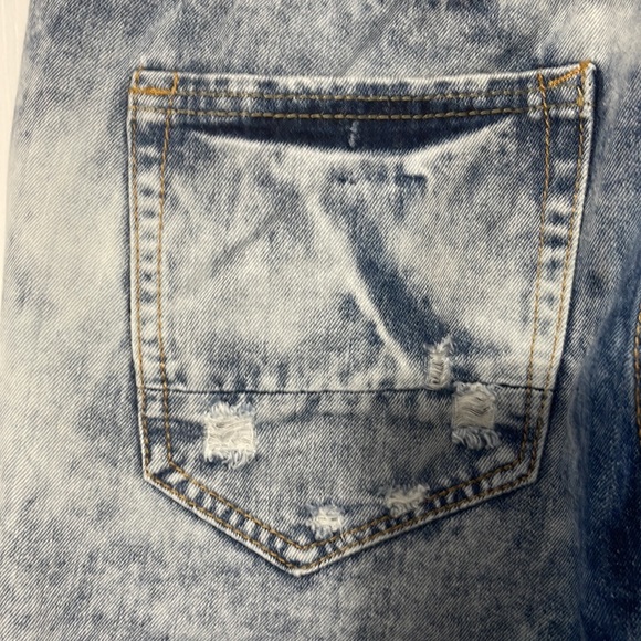 Men’s Destroyed denim shorts - Picture 8 of 10